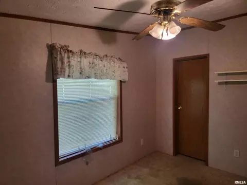 1609 Smith St, Eldorado, IL 62930 photo 11