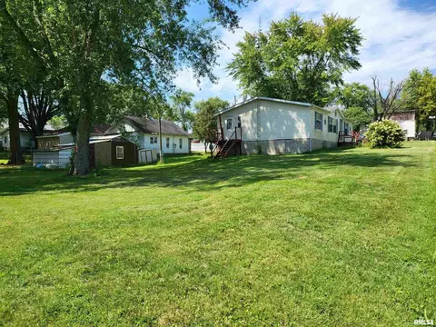 1609 Smith St, Eldorado, IL 62930 photo 3
