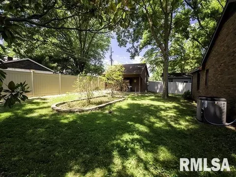 207 S 7th St, Herrin, IL 62948 photo 5