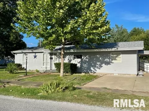 612 W Ray St, Christopher, IL 62822 photo 2