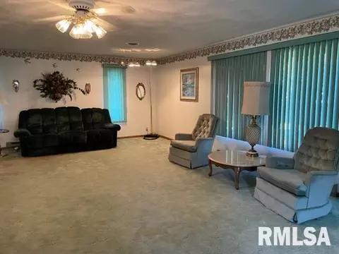 612 W Ray St, Christopher, IL 62822 photo 11