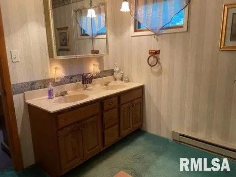 612 W Ray St, Christopher, IL 62822 photo 17
