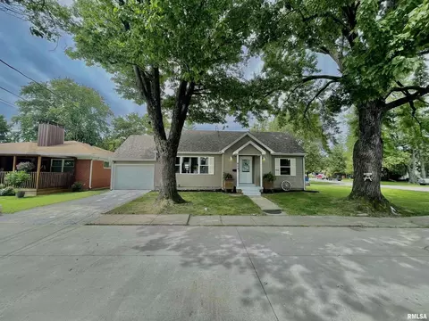803 N Mill St, Flora, IL 62839 photo 3