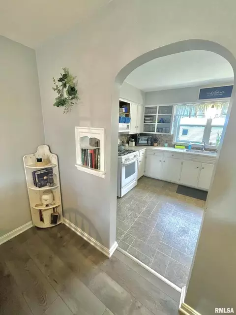 803 N Mill St, Flora, IL 62839 photo 11