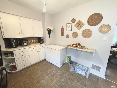 803 N Mill St, Flora, IL 62839 photo 15