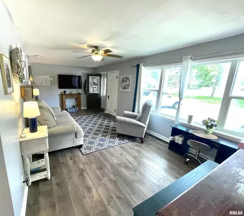 803 N Mill St, Flora, IL 62839 photo 10