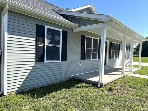 301 Eric Dr, Herrin, IL 62948 photo 4