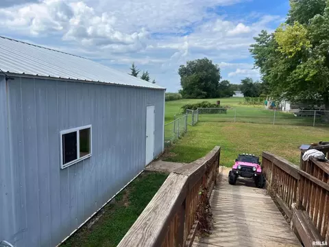 311 W 1st St, Ewing, IL 62836 photo 32