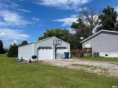 311 W 1st St, Ewing, IL 62836 photo 33