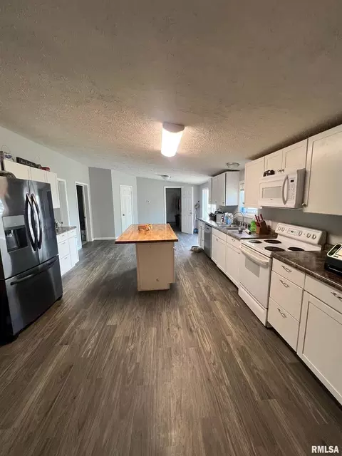 311 W 1st St, Ewing, IL 62836 photo 8