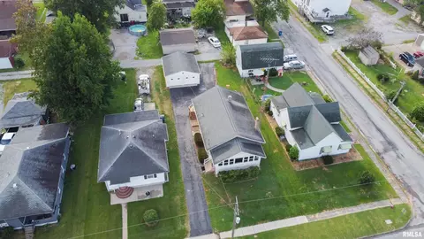 703 S Victor St, Christopher, IL 62822 photo 27