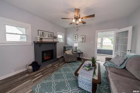 703 S Victor St, Christopher, IL 62822 photo 12