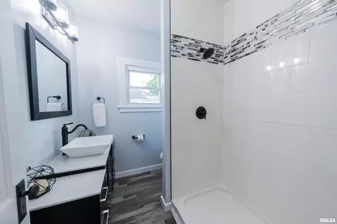 703 S Victor St, Christopher, IL 62822 photo 18