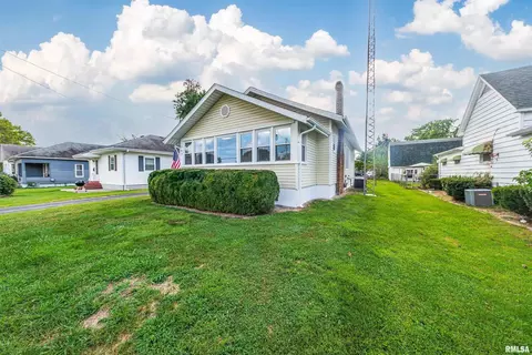 703 S Victor St, Christopher, IL 62822 photo 2