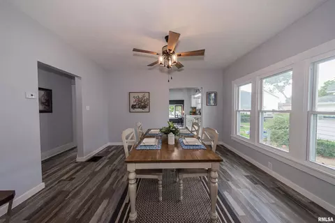 703 S Victor St, Christopher, IL 62822 photo 10