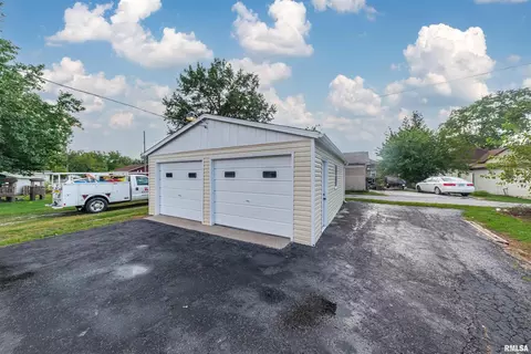 703 S Victor St, Christopher, IL 62822 photo 24