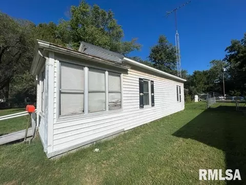 708 E 11th St, Centralia, IL 62801 photo 2