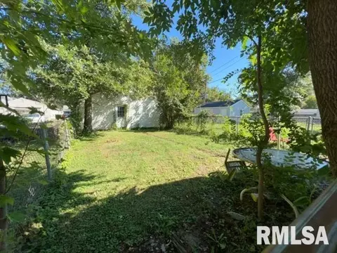 708 E 11th St, Centralia, IL 62801 photo 4
