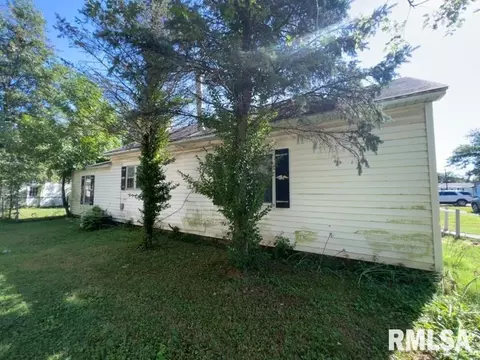 708 E 11th St, Centralia, IL 62801 photo 3