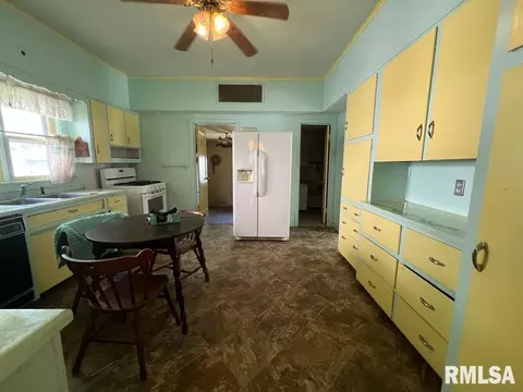 708 E 11th St, Centralia, IL 62801 photo 10