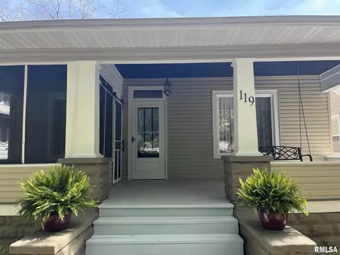 119 S Beech St, Centralia, IL 62801 photo 2
