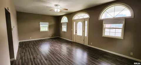 501 S Victor St, Christopher, IL 62822 photo 11