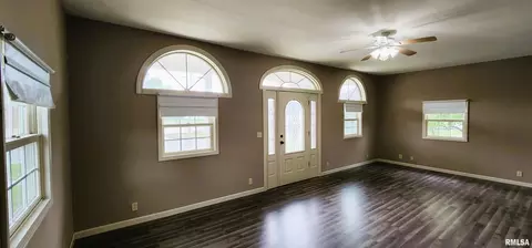 501 S Victor St, Christopher, IL 62822 photo 9