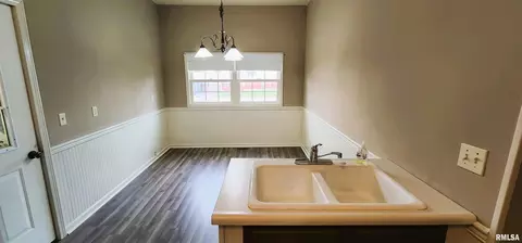501 S Victor St, Christopher, IL 62822 photo 17