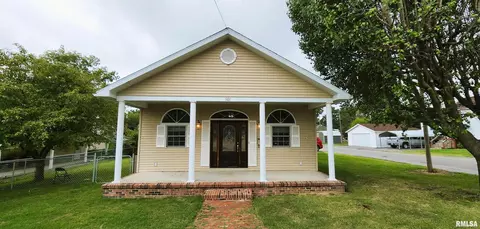 501 S Victor St, Christopher, IL 62822 photo 2