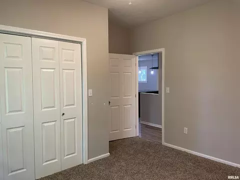 601 E Smith St, Benton, IL 62812 photo 22