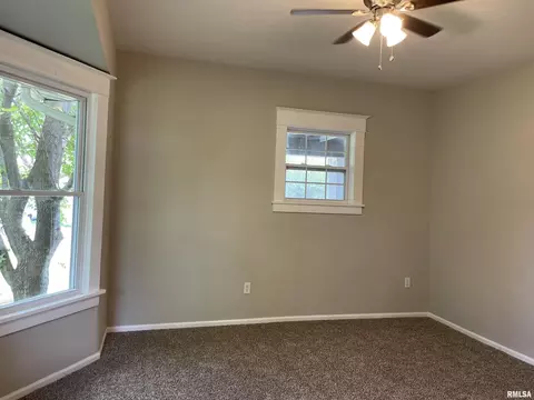 601 E Smith St, Benton, IL 62812 photo 15