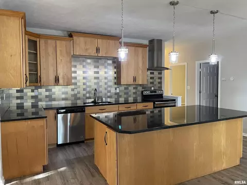 601 E Smith St, Benton, IL 62812 photo 11