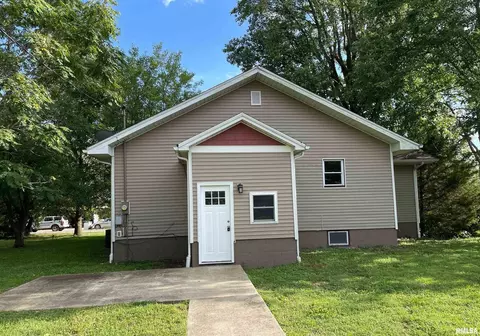 601 E Smith St, Benton, IL 62812 photo 5