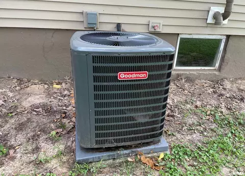 601 E Smith St, Benton, IL 62812 photo 7