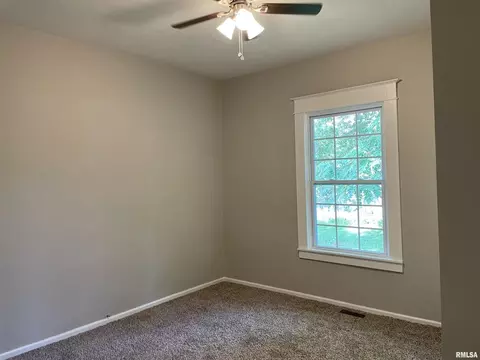 601 E Smith St, Benton, IL 62812 photo 20