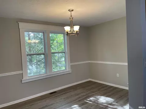 601 E Smith St, Benton, IL 62812 photo 14
