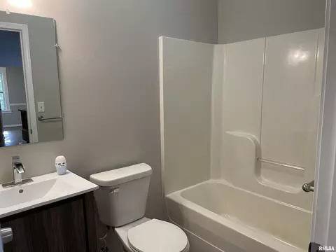 601 E Smith St, Benton, IL 62812 photo 18