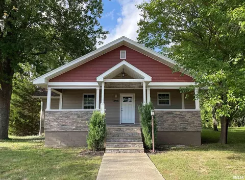 601 E Smith St, Benton, IL 62812 photo 2