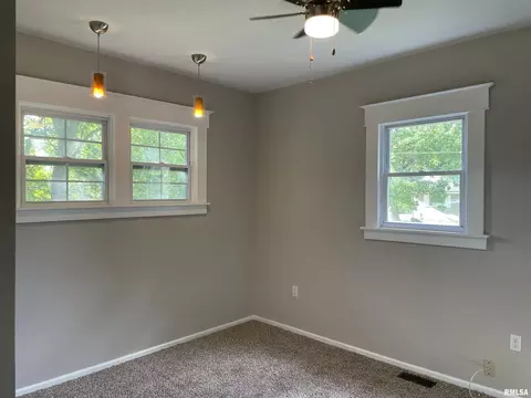 601 E Smith St, Benton, IL 62812 photo 24