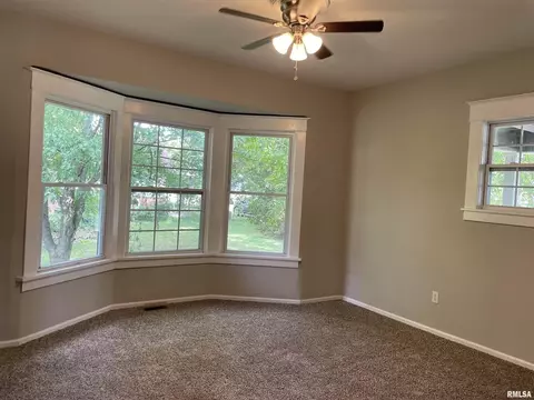 601 E Smith St, Benton, IL 62812 photo 16