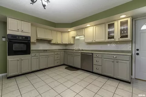 905 E Clark Trl, Herrin, IL 62948 photo 6