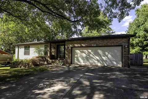 905 E Clark Trl, Herrin, IL 62948 photo 1
