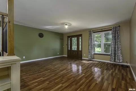 905 E Clark Trl, Herrin, IL 62948 photo 4