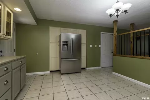 905 E Clark Trl, Herrin, IL 62948 photo 8