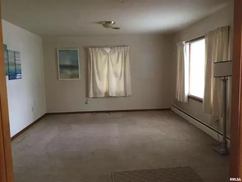 701 W Spring St, Anna, IL 62906 photo 4