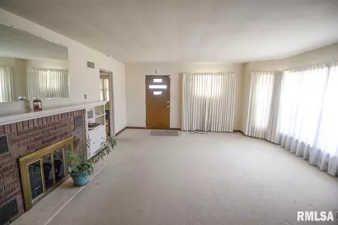 1439 E 3rd St, Centralia, IL 62801 photo 2