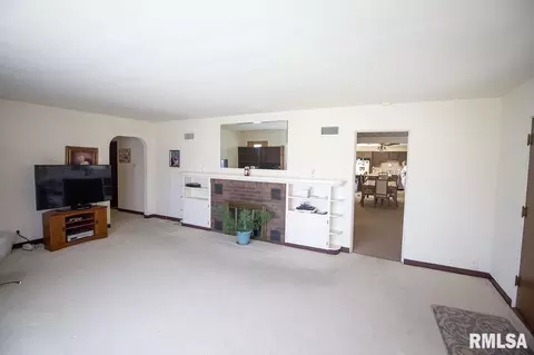 1439 E 3rd St, Centralia, IL 62801 photo 4