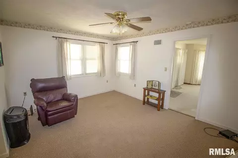 1439 E 3rd St, Centralia, IL 62801 photo 6