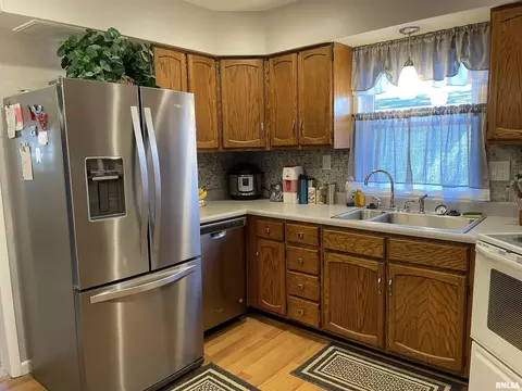 210 W Rea, Valier, IL 62891 photo 16