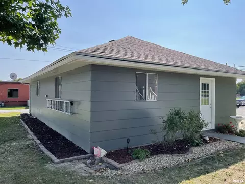 210 W Rea, Valier, IL 62891 photo 12
